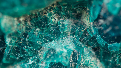 Chrysocolla (Krizokol) Doğal Taşı: Özellikleri, Çıkarıldığı Bölgeler ve Kullanım Alanları